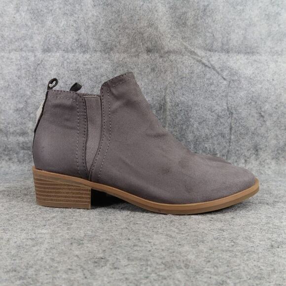 Time and Tru Shoes Womens 6.5 Bootie Fashion Classic Block Heel Memory Foam Grey - Picture 2 of 13